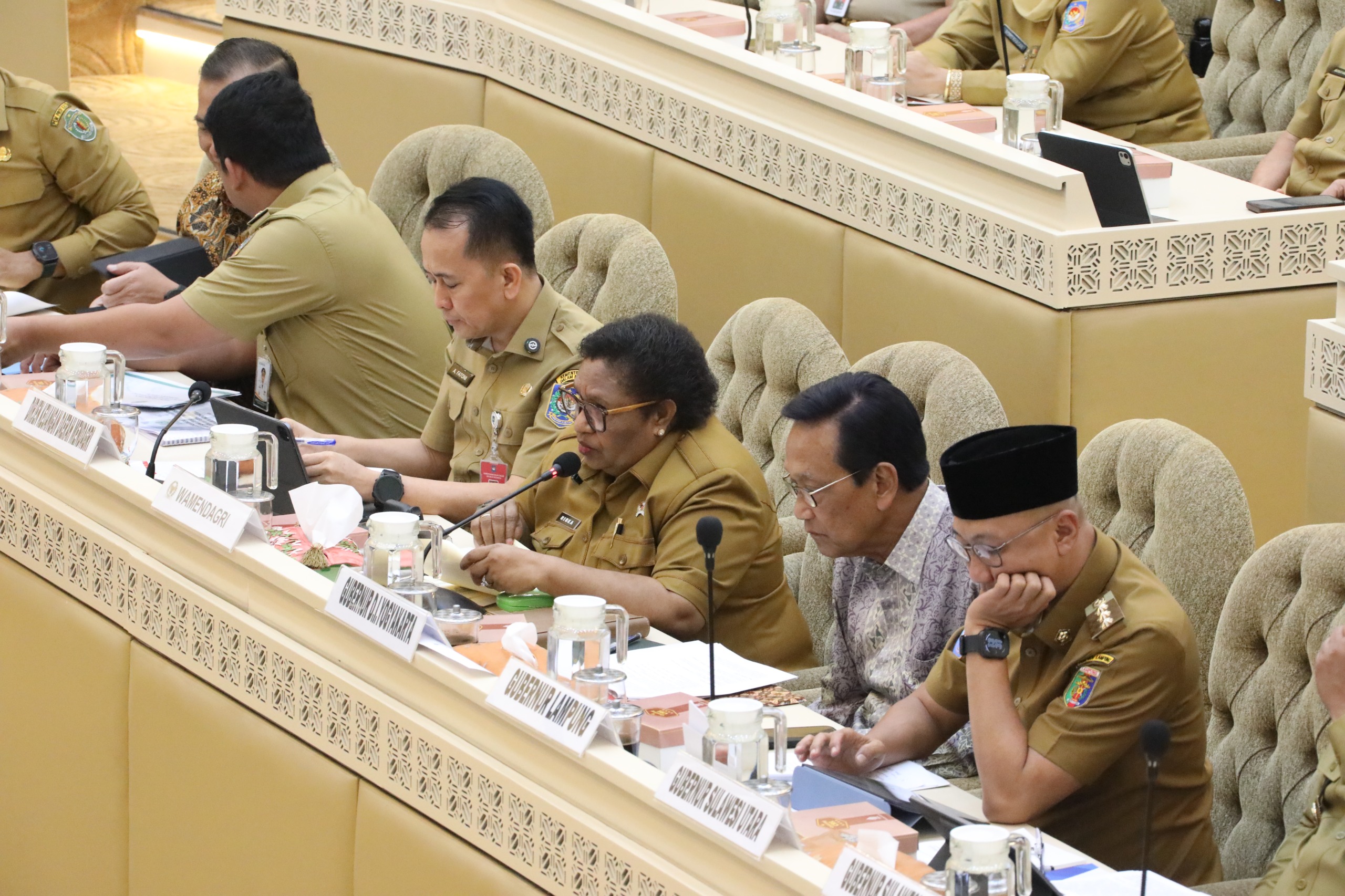 Wamendagri Ribka Haluk Rapat Dengan Pendapat bersama Komisi II DPR RI,Selasa 29/4/2025 (Poto Puspen Kemendagri)