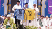 CEO PS Barito Putera, launching skuad PS Barito Putera dan jersey terbaru untuk Liga 2 musim 2025/2026,bertepan hari Ulang Tahun Hasnuryadi Sulaiman,Sabtu (21/6/2025).(Foto Biro Adpim Pemprov Kalsel)