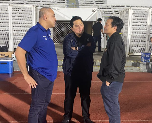 Anggota Komite Eksekutif (Exco) PSSI Pusat, Hasnuryadi Sulaiman,mendampingi Ketua Umum PSSI Erick Thohir meninjau langsung persiapan Timnas Indonesia U-23 di ajang Piala AFF U-23 2025,Jumat (27/6/2025)